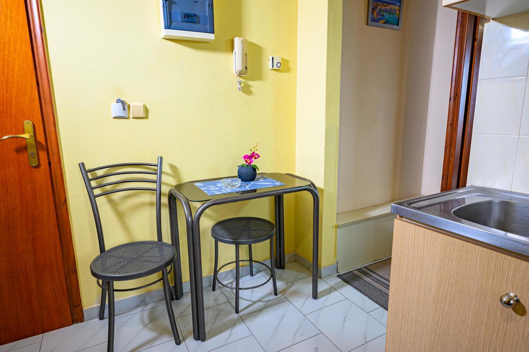Iliahtida Apartments Ровиес Экстерьер фото